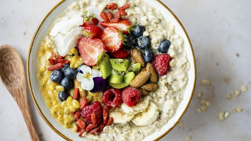 7 Ways to Make a Bowl of Plain Oatmeal Taste So Much Better