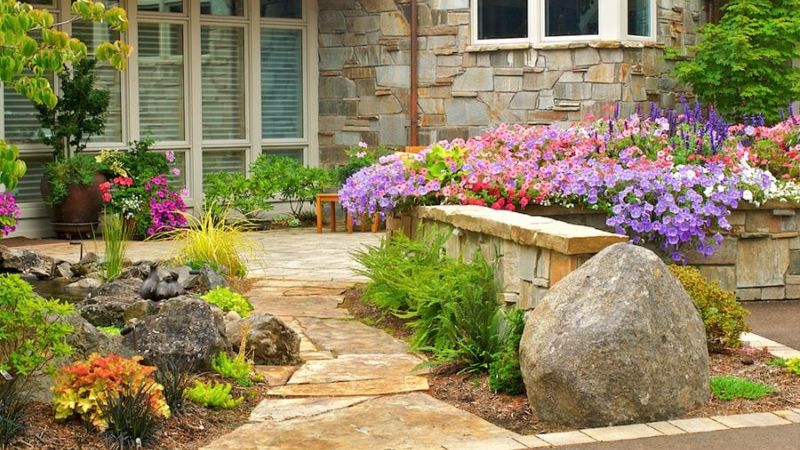 8 Sidewalk Landscaping Ideas For Your Front Yard