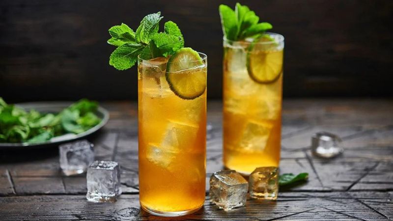 8 Classic Cocktails You Need to Know